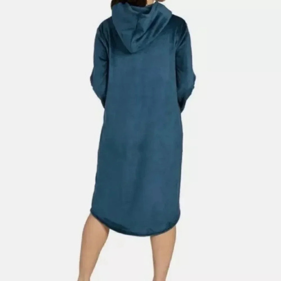 32 degrees lounger Snuggie Woman’s plush lounger - Picture 3 of 7